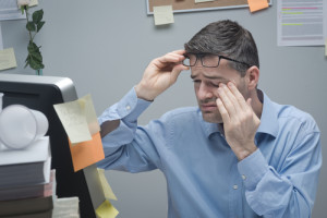Stress verursacht Augeninfarkt bei Mann